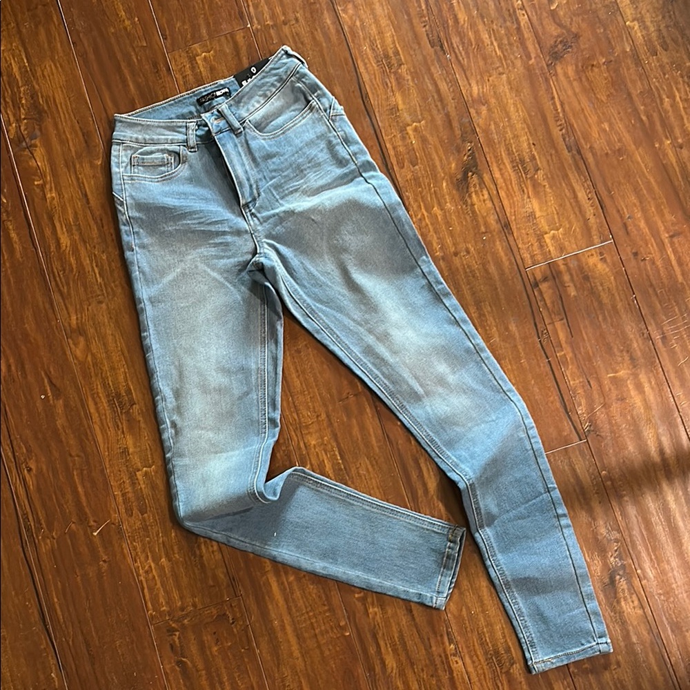 Fashion Nova Wifey High Rise Booty Lifter Jeans -‎ Light Blue Wash Sz 0 NWT